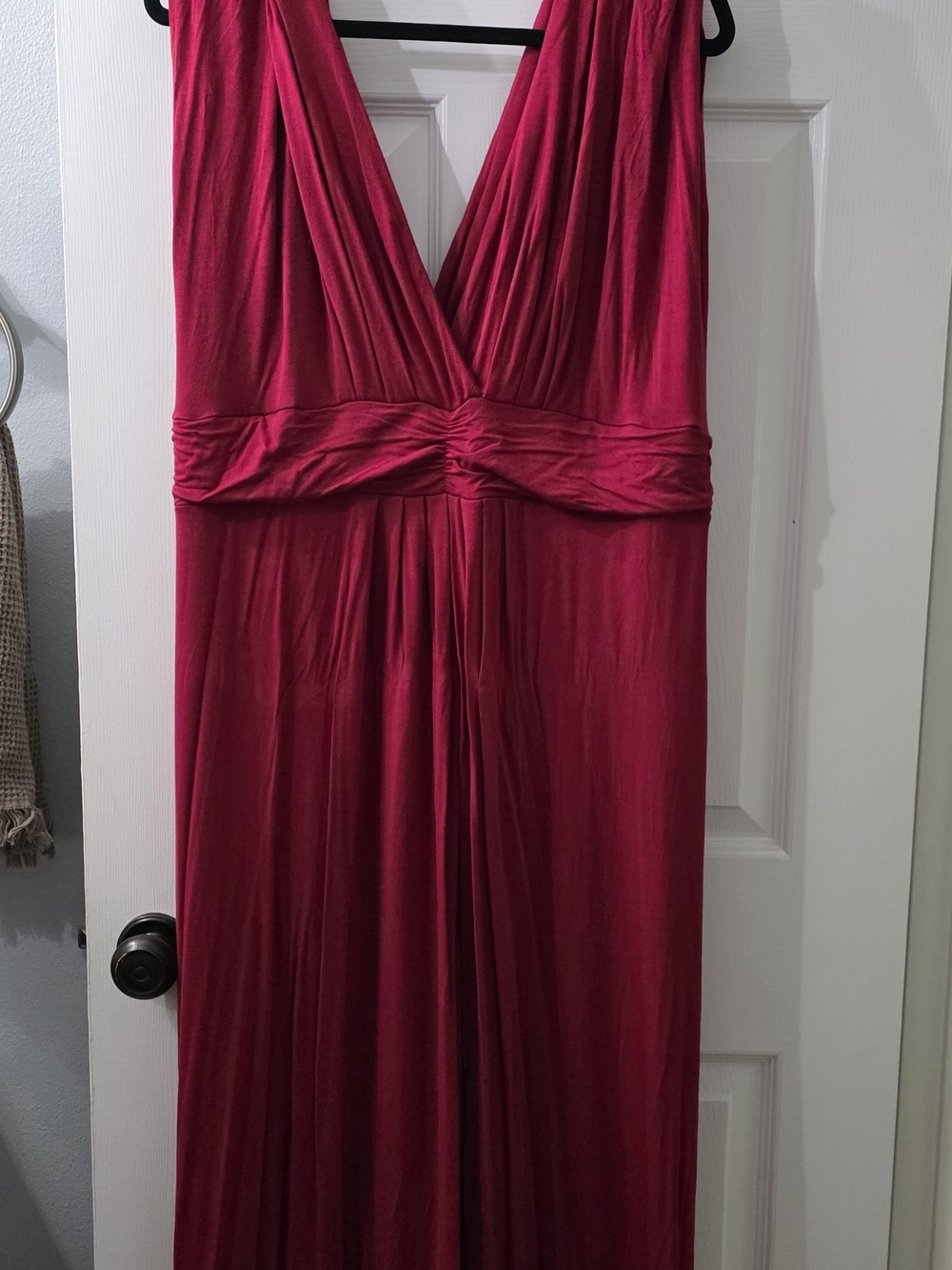 Elegant Sleeveless Deep V Maxi Dress in Raspberry Red Sz 2x Short